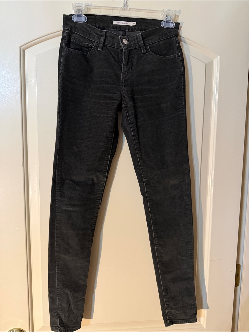 Levi's Women’s Black Wash Corduroy Skinny Pants 25